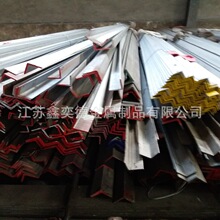 男子豪饮1斤白酒开车上高速失控：倒车撞护栏后直接当场大睡
